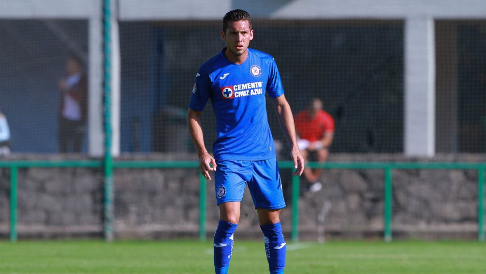 Javier Salas durante el juego entre Cruz Azul y Bravos en la Sub 20