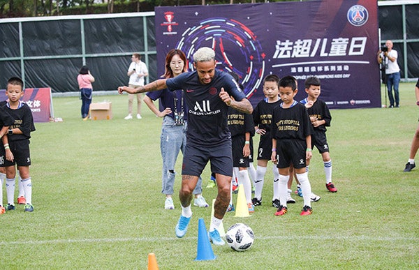 Neymar, durante una clínica del PSG