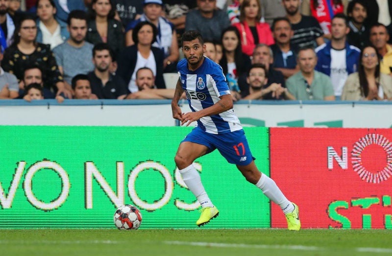 Tecatito Corona, en el juego entre Gil Vicente y Porto