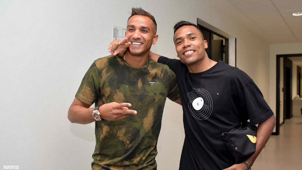 Danilo y Alex Sandro en su reencuentro en Turín 