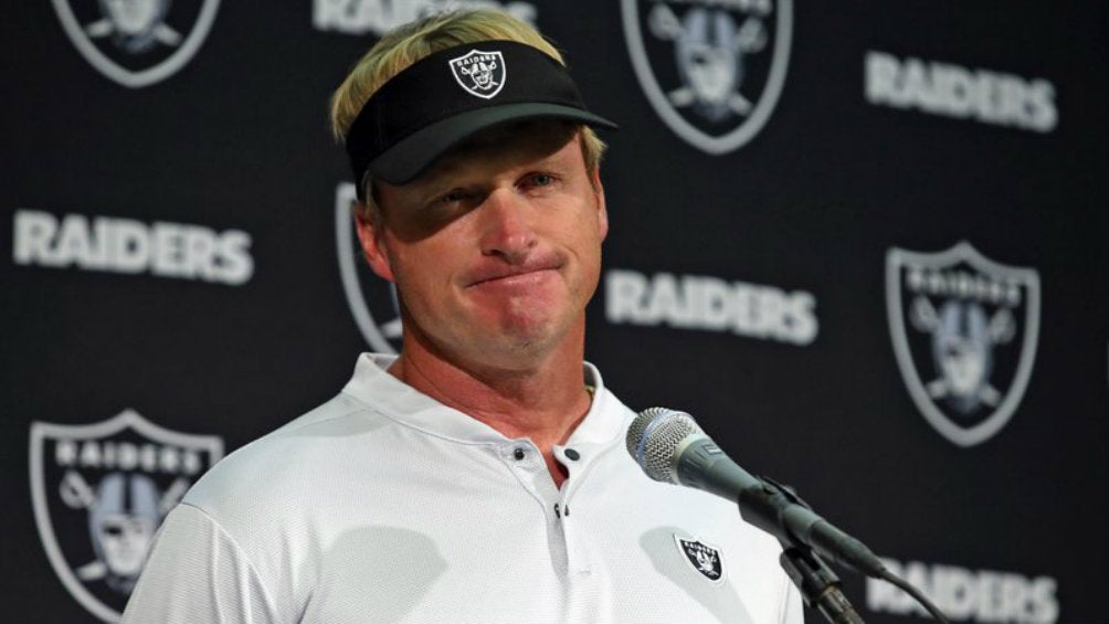 Jon Gruden, entrenador de los Raiders