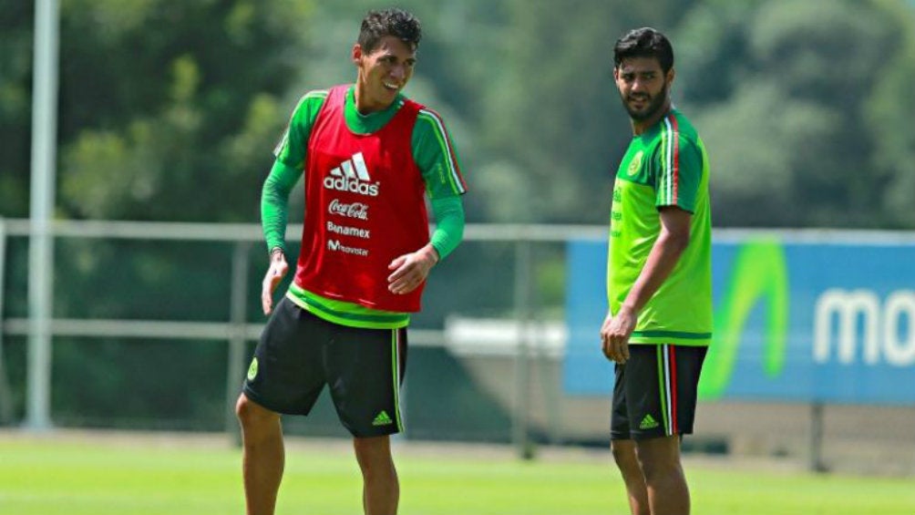 Héctor Moreno y Carlos Vela, en un entrenamiento del Tri 