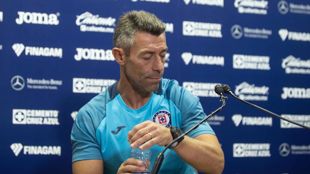 Pedro Caixinha en conferencia de prensa