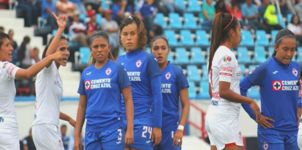 Jugadoras de Cruz Azul en el partido ante Toluca de la J5