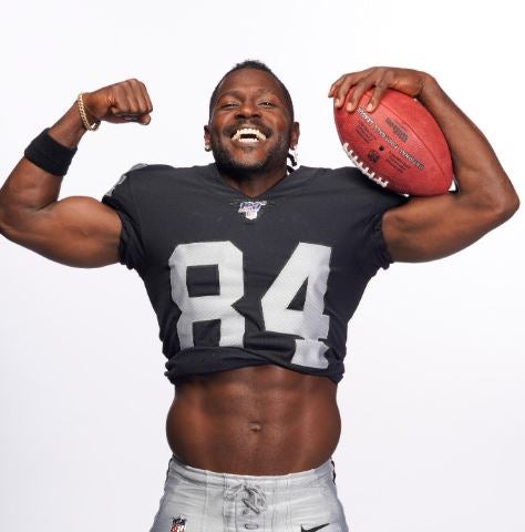 Antonio Brown, en una sesión de fotos con Oakland Raiders