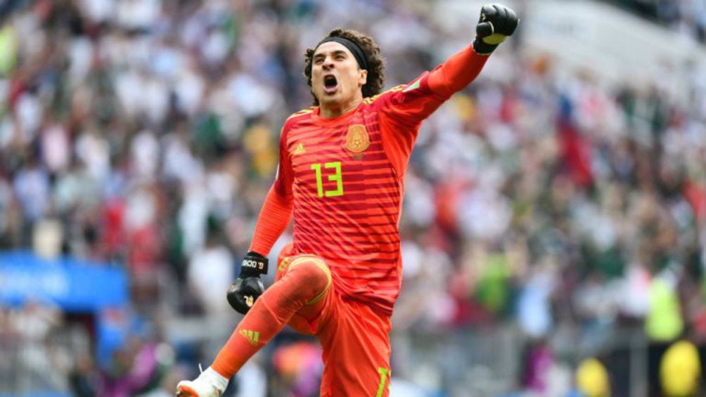 Guillermo Ochoa celebra una anotación frente a la Selección de Alemania