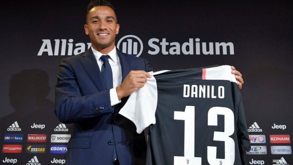 Danilo, en su presentación con Juventus