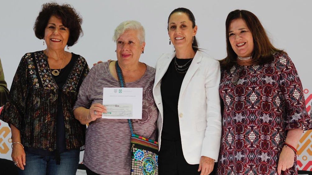 Sheinbaum, durante un compromiso en unidad habitacional Cuemanco