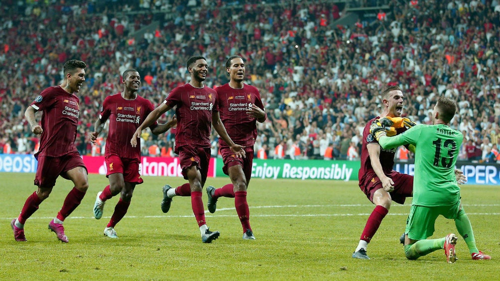 Liverpool celebra tras consagrarse Campeón de la Supercopa de Europa