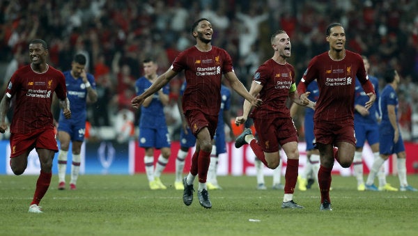 Liverpool celebra su triunfo frente al Chelsea 