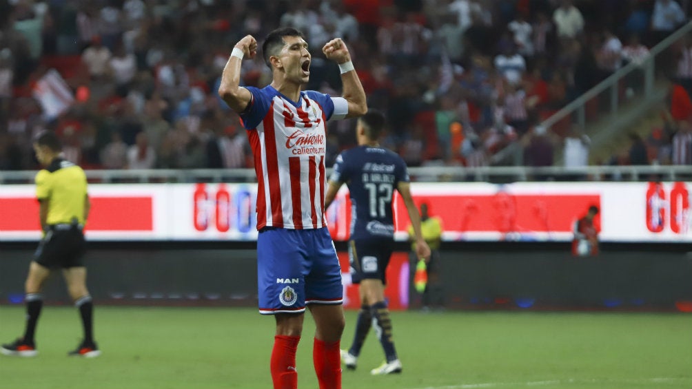 Jesús Molina durante un juego con Chivas