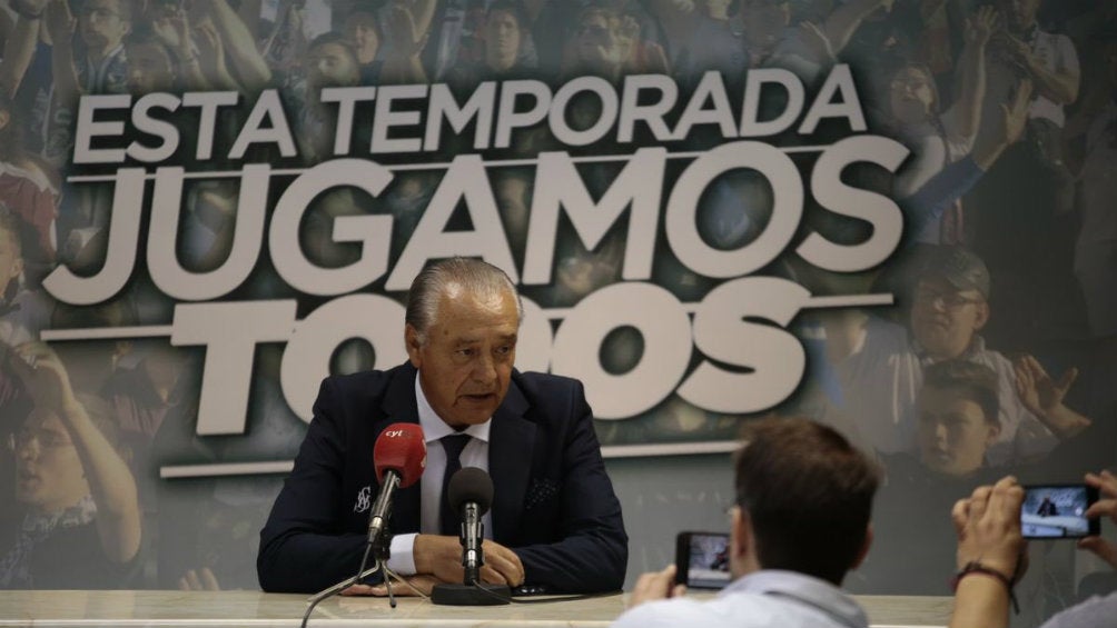 José Luis Trejo atiende a los medios como técnico del Salamanca