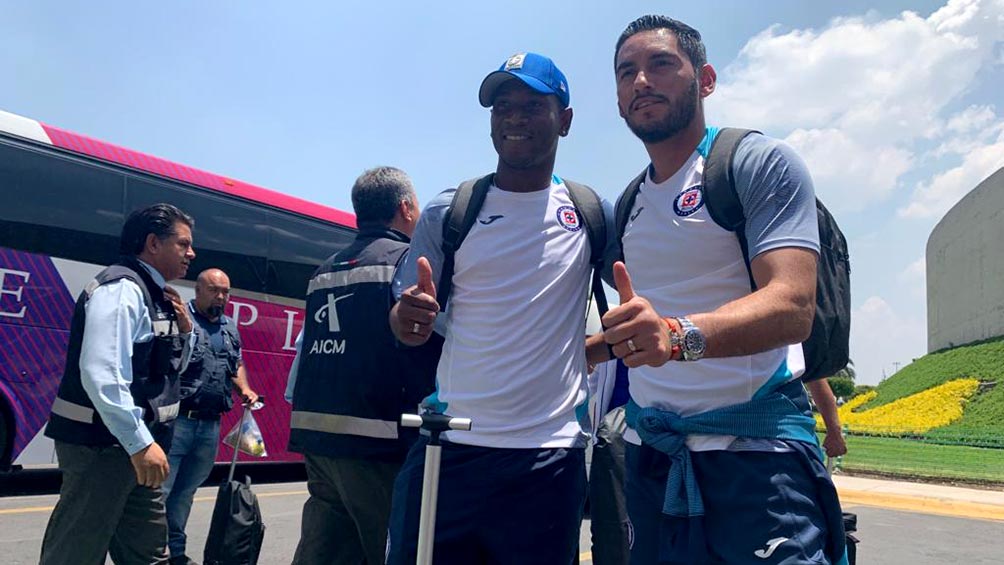 Bryan Angulo y Jesús Corona antes de viajar a Guadalajara