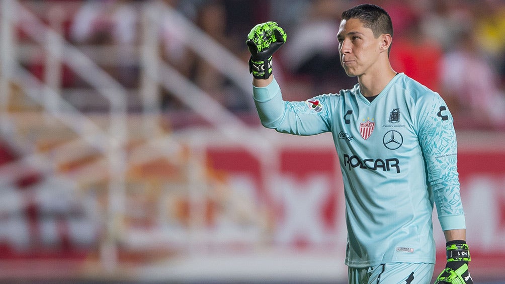 Hugo González celebra un gol de Necaxa