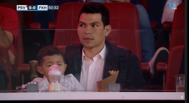 Chucky Lozano en un palco de Philips Stadion