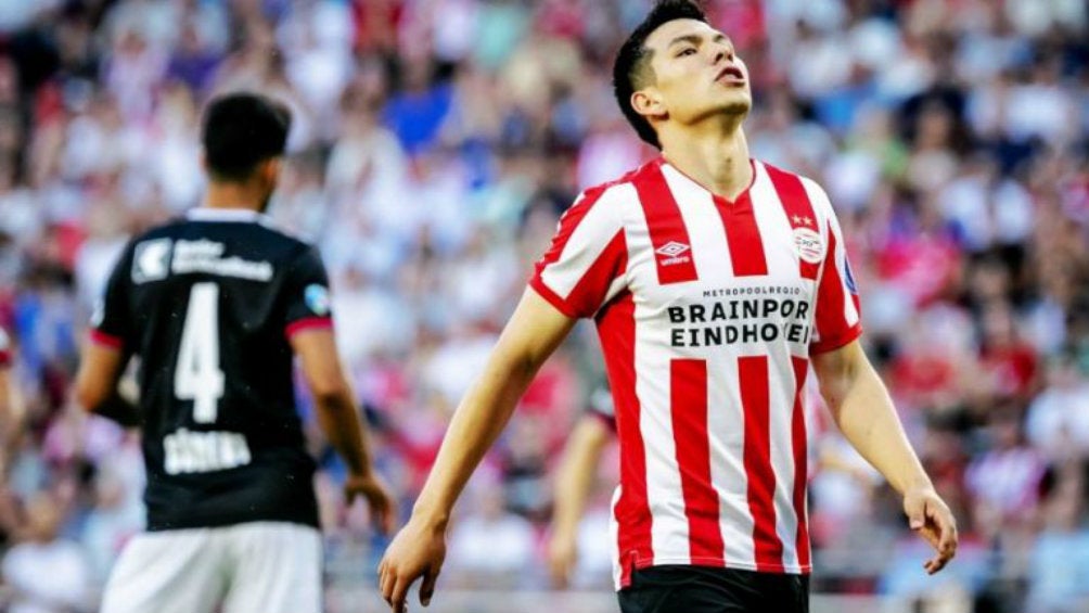 Hirving Lozano durante el partido del PSV Eindhoven contra Basilea