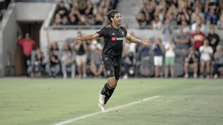 Carlos Vela en acción con LAFC