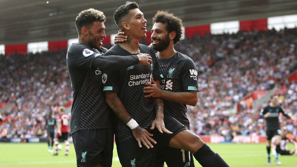 Roberto Firmino celebra el segundo gol del Liverpool