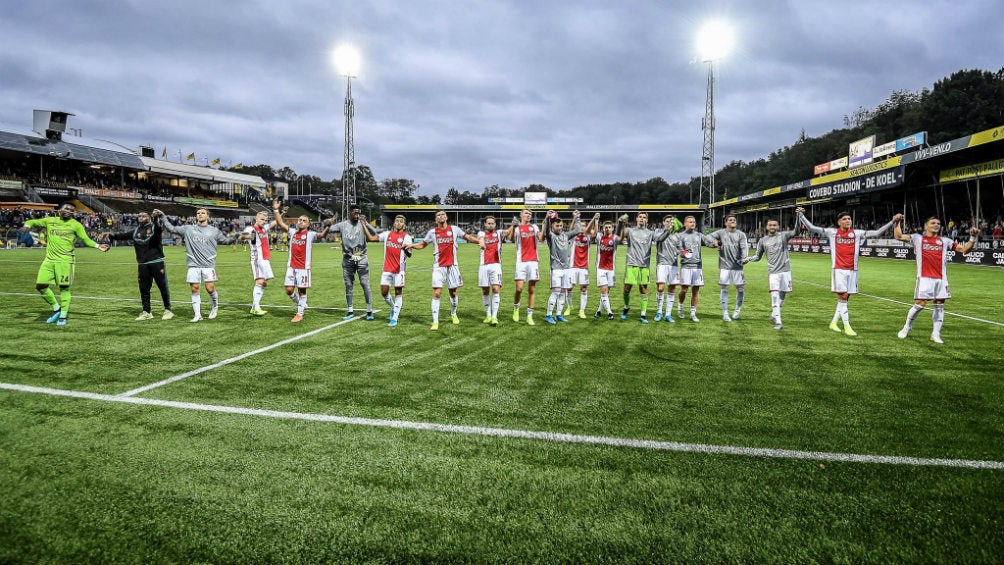 Jugadores del Ajax celebran su victoria ante el VVV Venlo