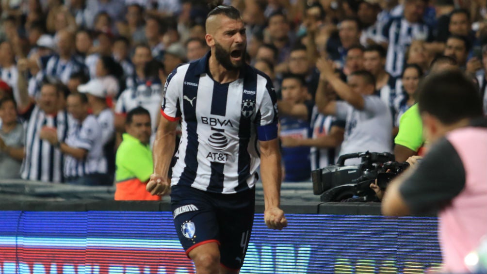 Nico Sánchez festeja un gol  con Rayados