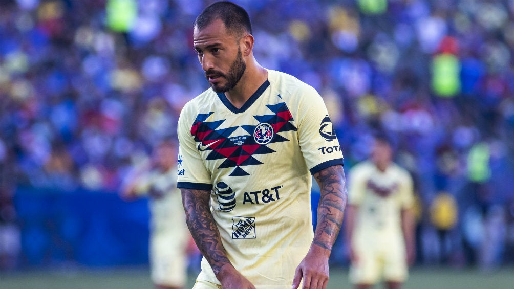 Emanuel Aguilera durante un partido del América