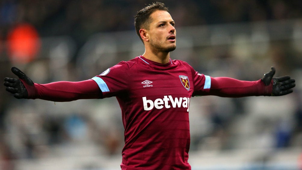 Javier Hernández celebra una anotación con el West Ham