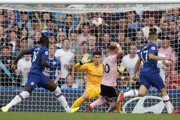 James Maddison probando a Kepa 