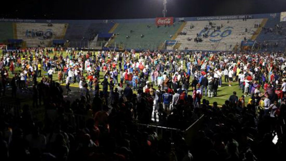 Invasión de cancha por parte de los aficionados