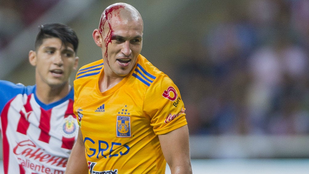 Jorge Torres Nilo lastimado en acción con Tigres