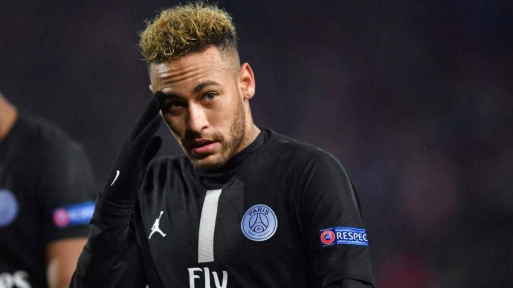 Neymar en acción con PSG