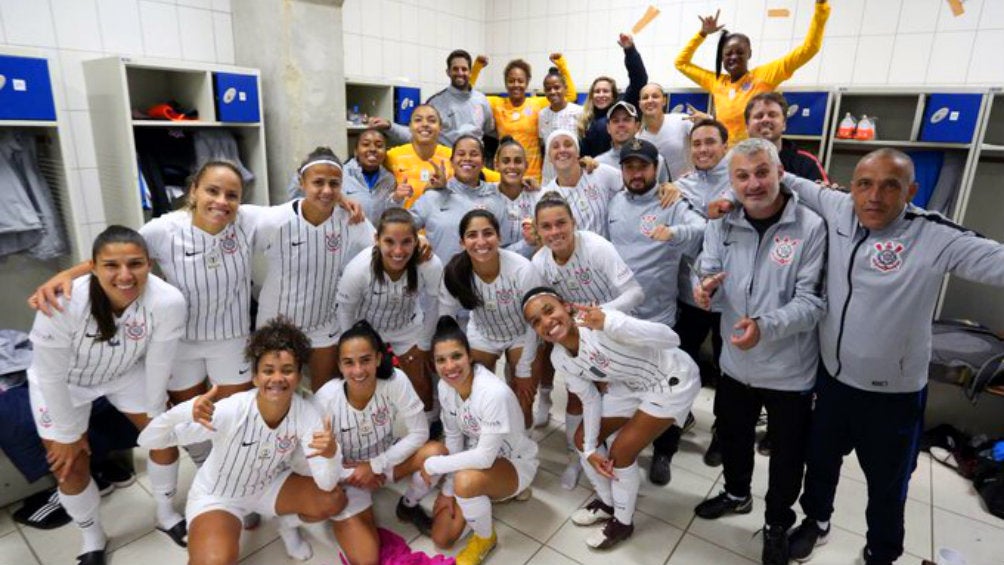 Corinthians celebra en los vestidores una nueva victoria 