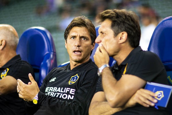 Schelotto en un encuentro con el Galaxy