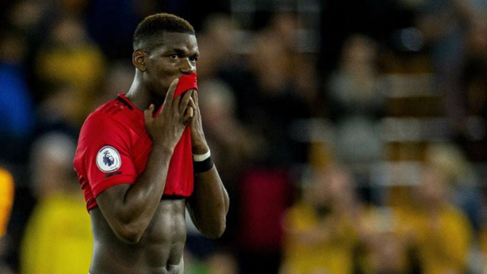 Pogba se lamenta en el partido del Manchester United