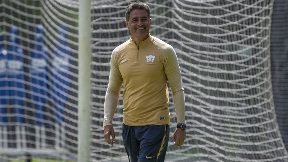 Míchel González, en un entrenamiento de los Pumas 