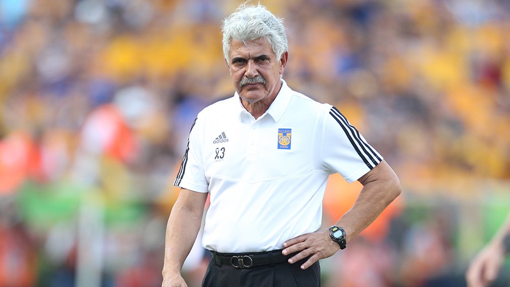 Ferretti camina durante un juego de Tigres