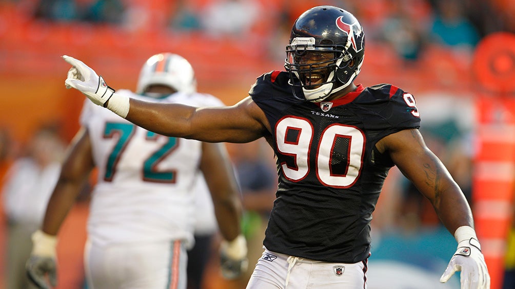 Mario Williams en un partido con los Houston Texans