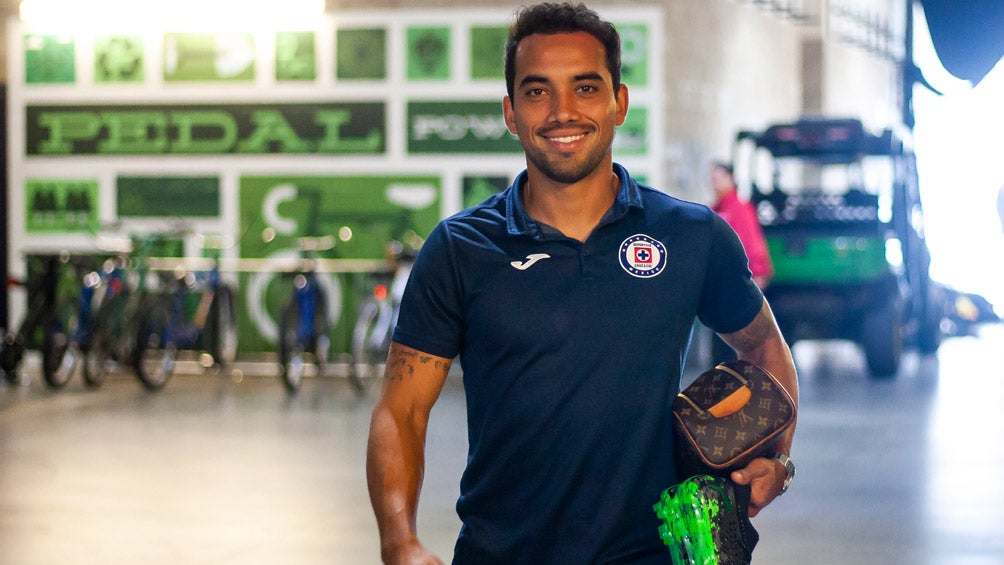 Adrián Aldrete, previo a un viaje con Cruz Azul 