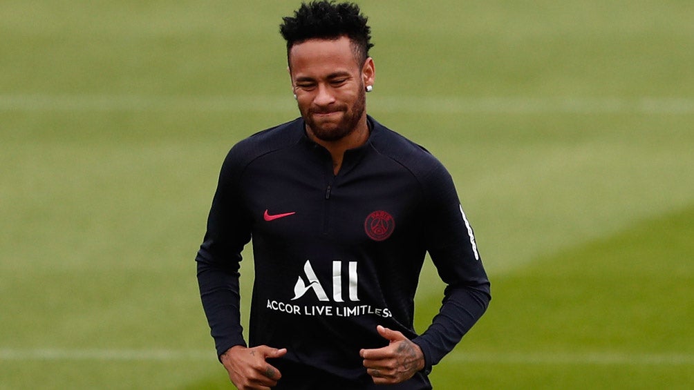 Neymar, durante un entrenamiento con el PSG