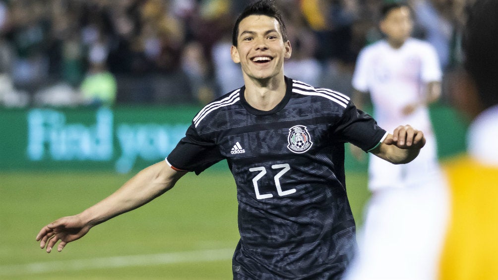 Hirving Lozano festeja un gol con la Selección Mexicana