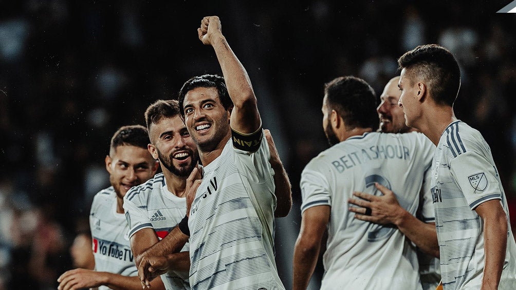 Carlos Vela celebra un golazo ante San Jose 