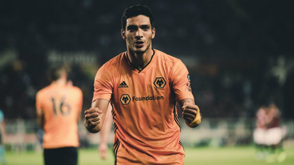 Raúl Jiménez celebra su gol ante el Torino