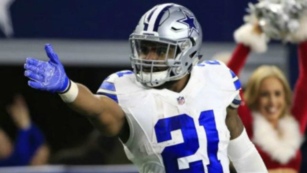 Ezekiel Elliott durante un juego de los Cowboys