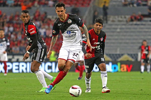 Jonathan Fabbro en partido con Lobos BUAP