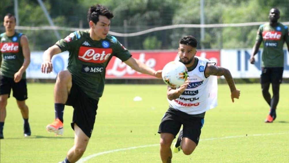 Chucky Lozano en su primer entrenamiento con el Napoli