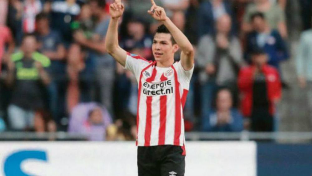 HIrving Lozano celebra uno gol con e PSV