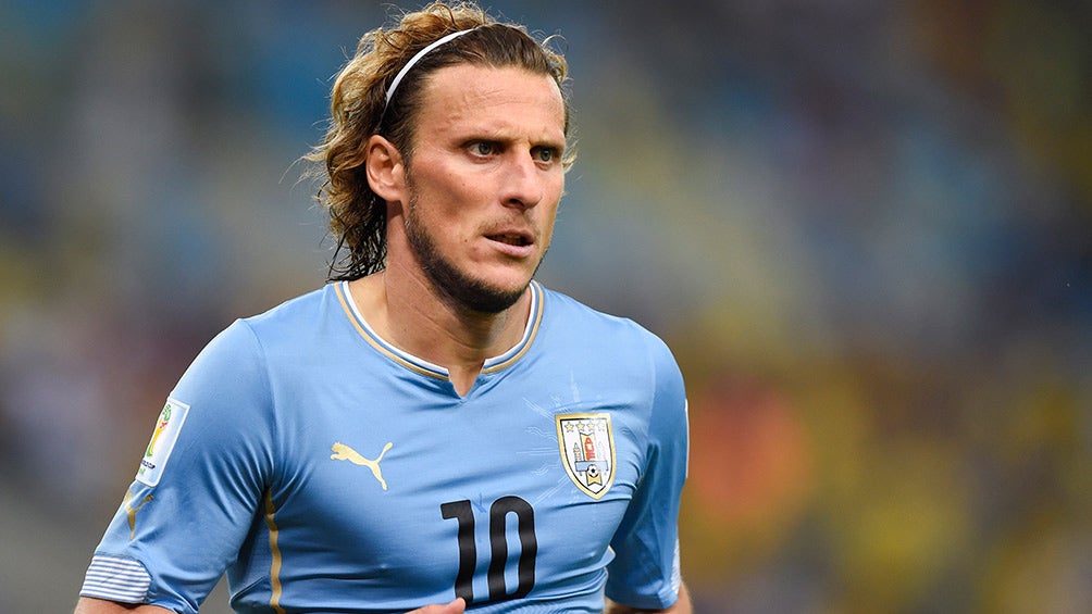 Diego Forlán durante un partido con Uruguay