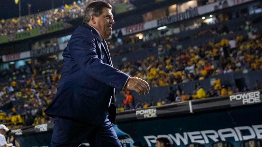 Miguel Herrera, estratega del América, en el Volcán