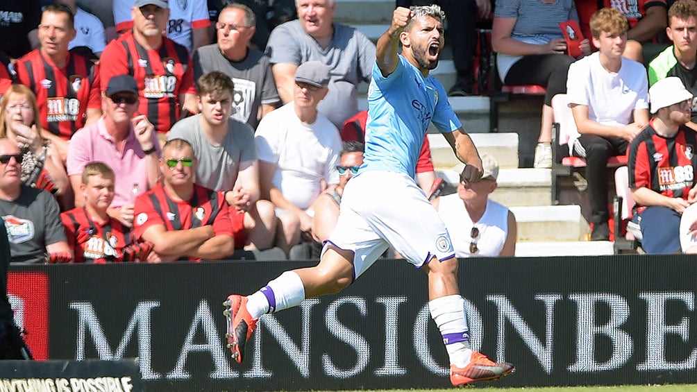 Agüero celebra uno de sus goles contra Bournemouth