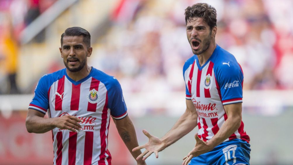 Antonio Briseño lanza un grito en el juego entre Chivas y Necaxa 