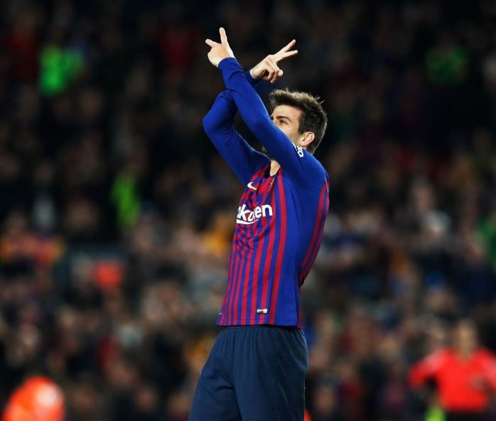 Piqué festeja un gol con el Barcelona